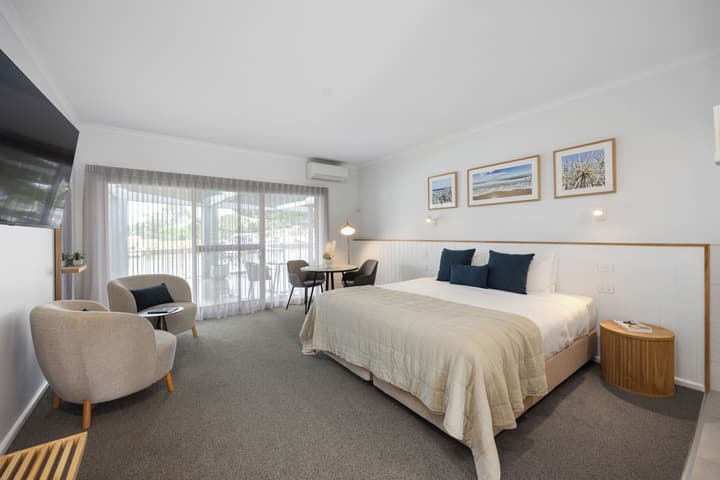 Mariners Cove at Paynesville Motel & Apartments