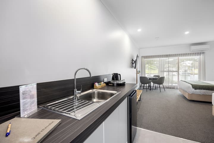 Mariners Cove at Paynesville Motel & Apartments