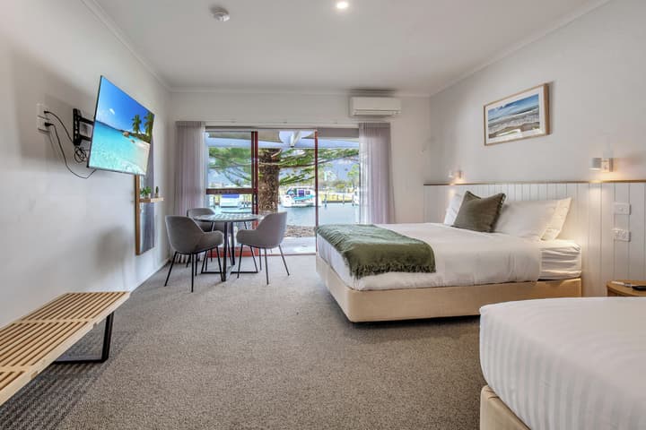 Mariners Cove at Paynesville Motel & Apartments