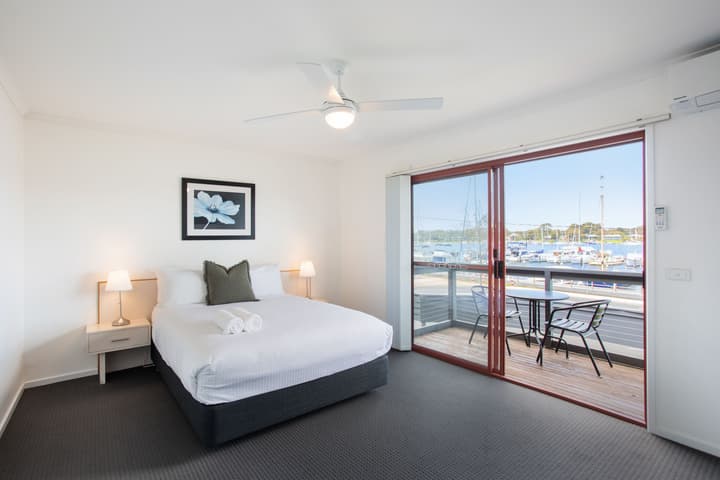 Mariners Cove at Paynesville Motel & Apartments