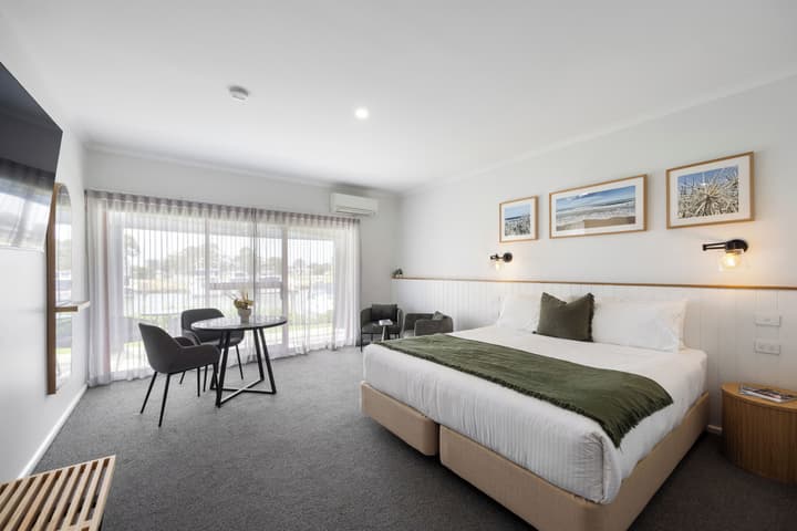 Mariners Cove at Paynesville Motel & Apartments