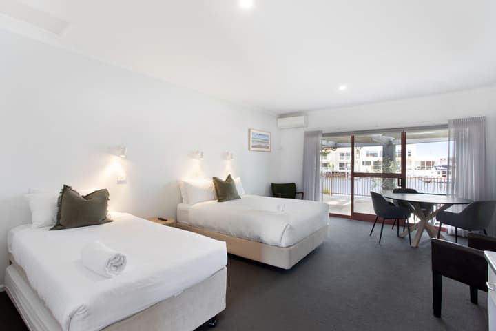 Mariners Cove at Paynesville Motel & Apartments