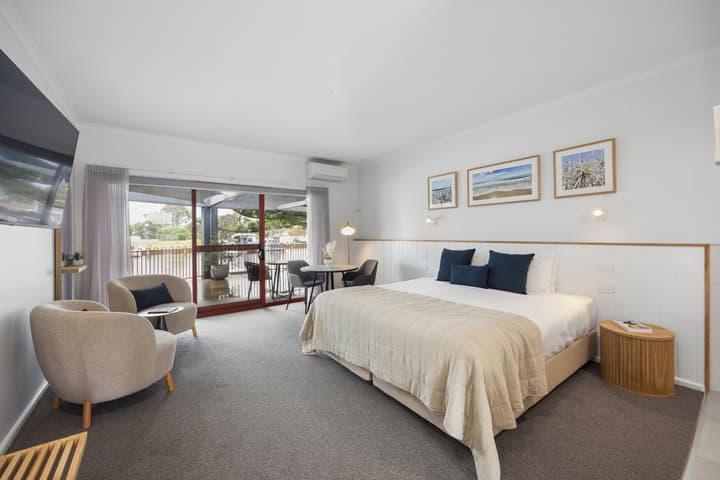 Mariners Cove at Paynesville Motel & Apartments
