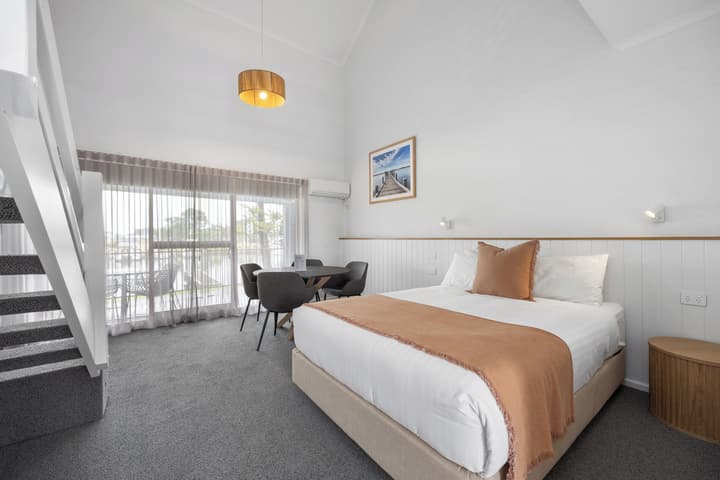 Mariners Cove at Paynesville Motel & Apartments