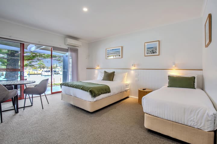 Mariners Cove at Paynesville Motel & Apartments