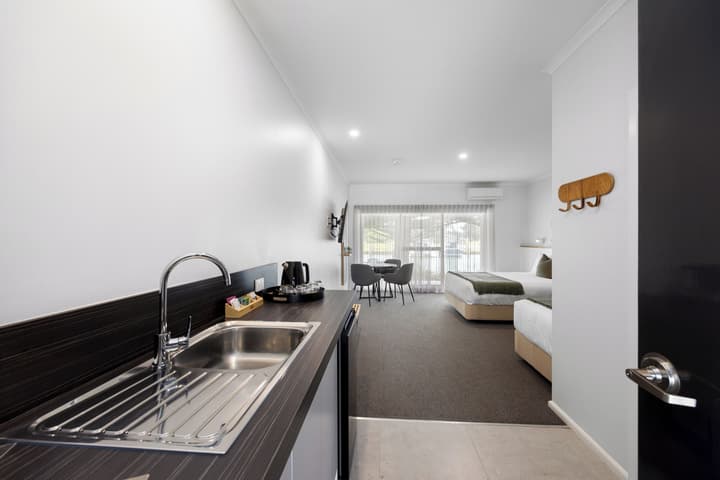 Mariners Cove at Paynesville Motel & Apartments