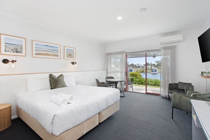 Mariners Cove at Paynesville Motel & Apartments