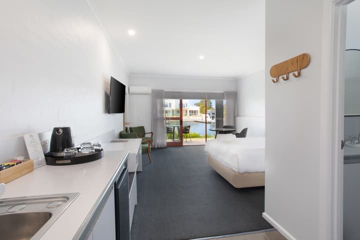 Mariners Cove at Paynesville Motel & Apartments