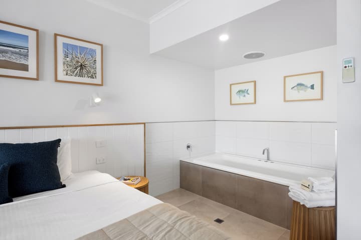 Mariners Cove at Paynesville Motel & Apartments