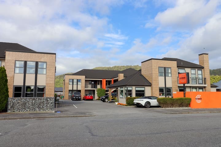 Coleraine Suites & Apartments