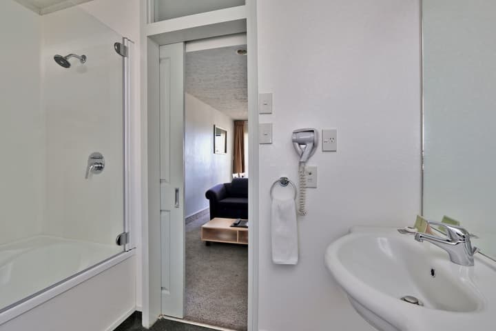 Edgewater Motor Lodge