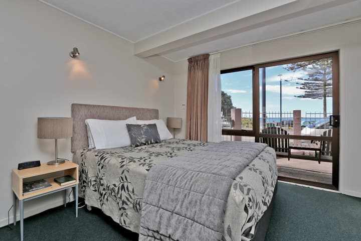 Edgewater Motor Lodge