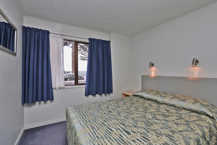 Edgewater Motor Lodge