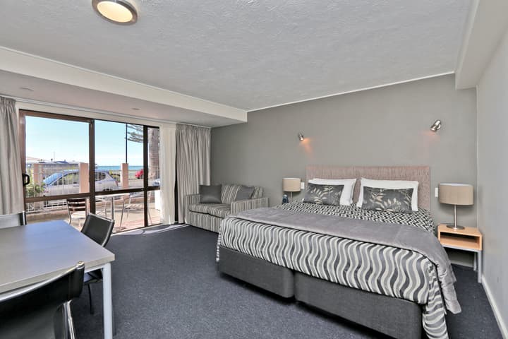 Edgewater Motor Lodge