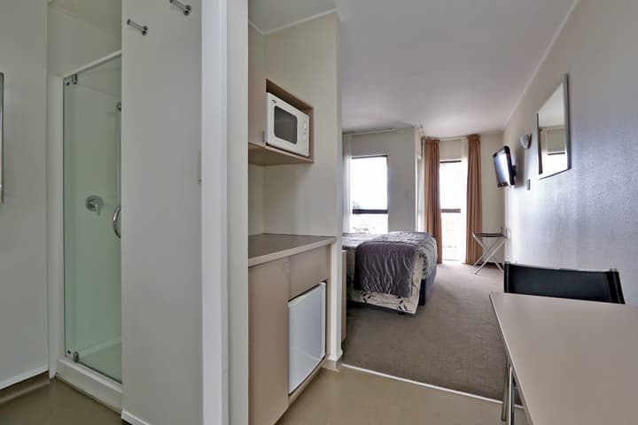Edgewater Motor Lodge