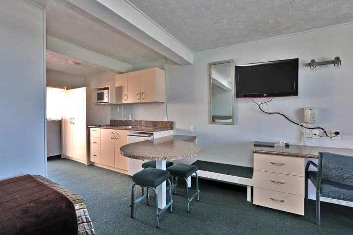 Edgewater Motor Lodge