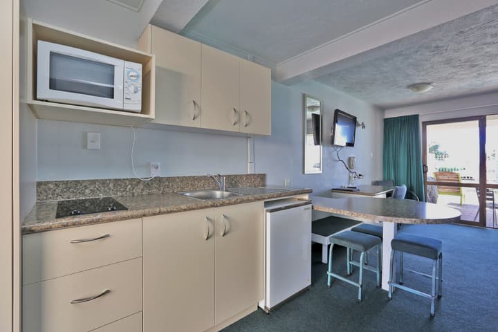 Edgewater Motor Lodge