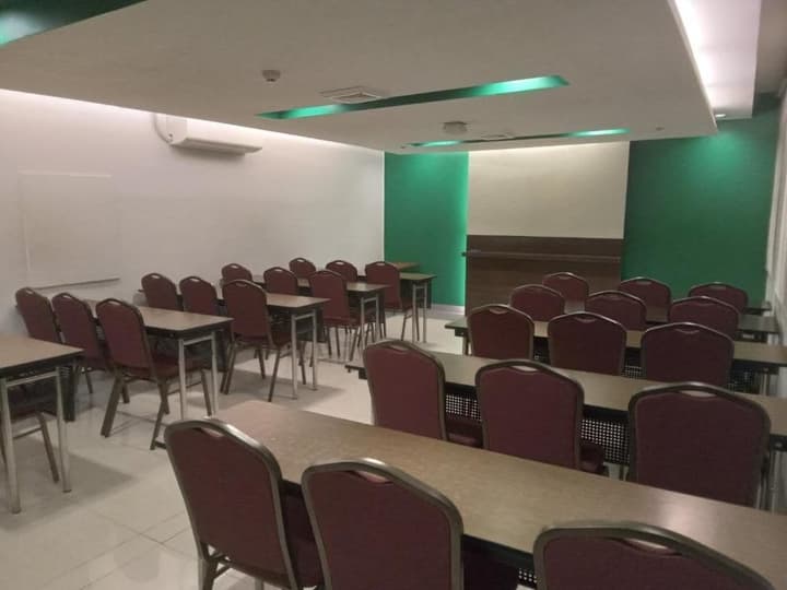 Go Hotels Otis - Manila