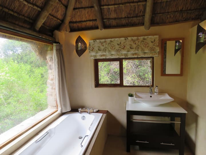 Woodbury Lodge - Amakhala Game Reserve