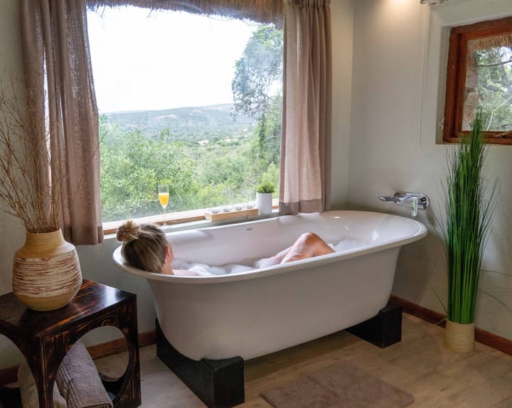 Woodbury Lodge - Amakhala Game Reserve