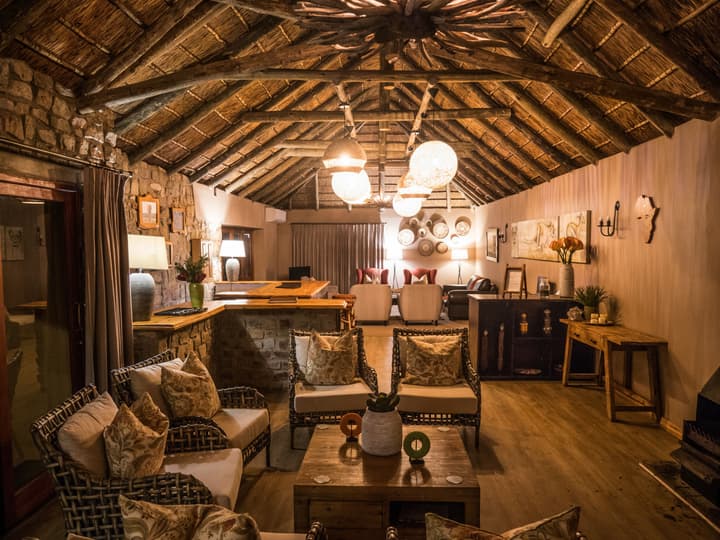 Woodbury Lodge - Amakhala Game Reserve