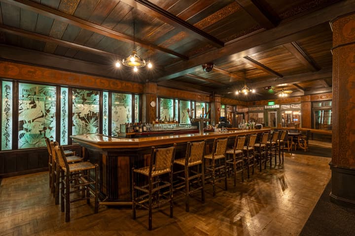 Old Faithful Inn - Inside the Park