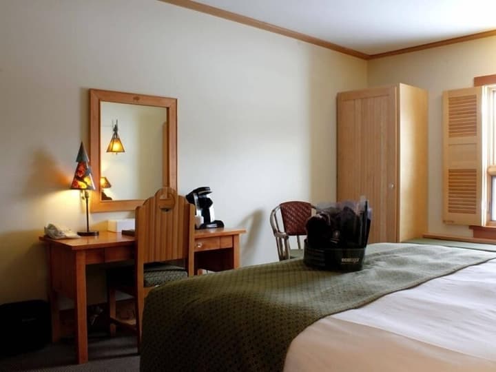 Old Faithful Snow Lodge & Cabins - Inside the Park