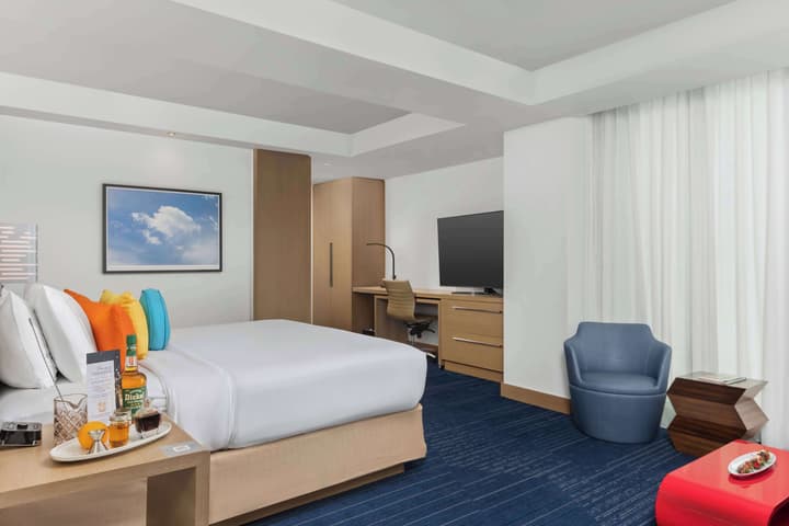 The Art Hotel Denver, Curio Collection by Hilton