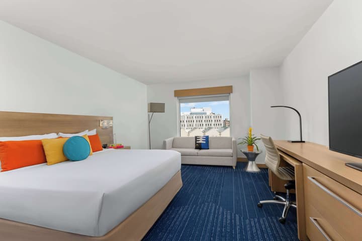 The Art Hotel Denver, Curio Collection by Hilton