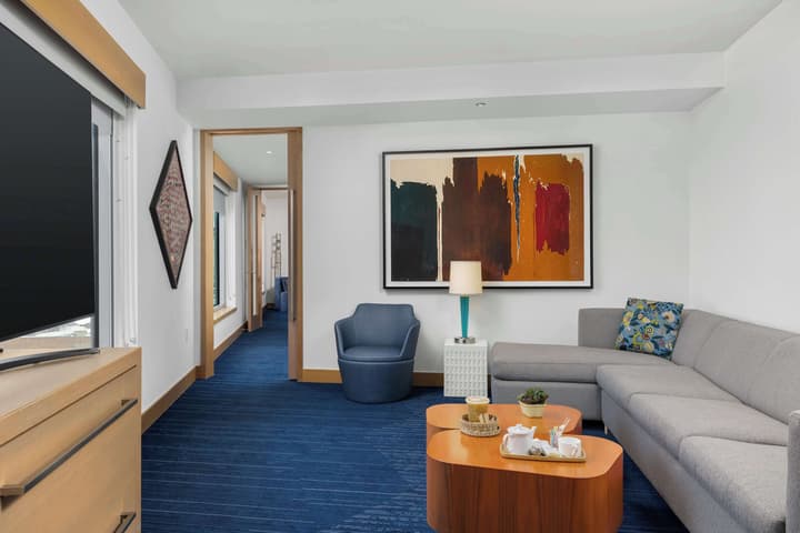 The Art Hotel Denver, Curio Collection by Hilton