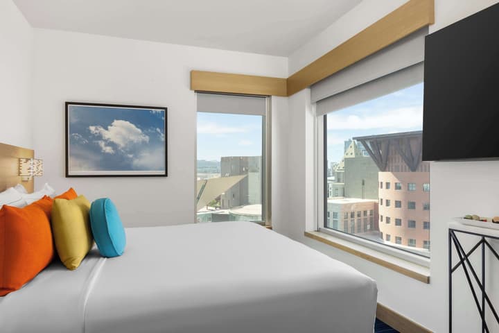 The Art Hotel Denver, Curio Collection by Hilton