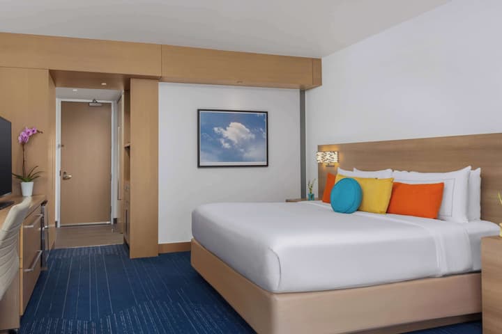 The Art Hotel Denver, Curio Collection by Hilton