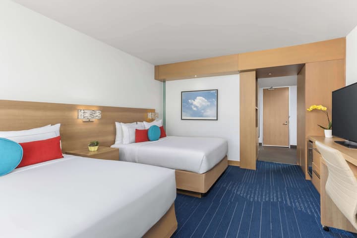 The Art Hotel Denver, Curio Collection by Hilton