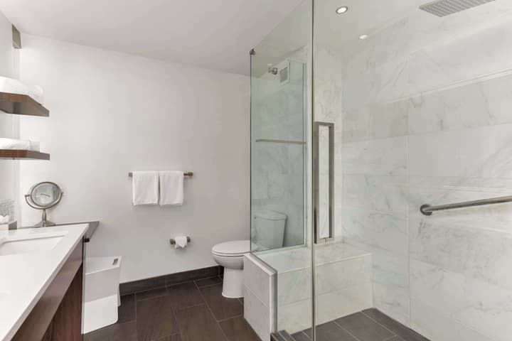 The Art Hotel Denver, Curio Collection by Hilton