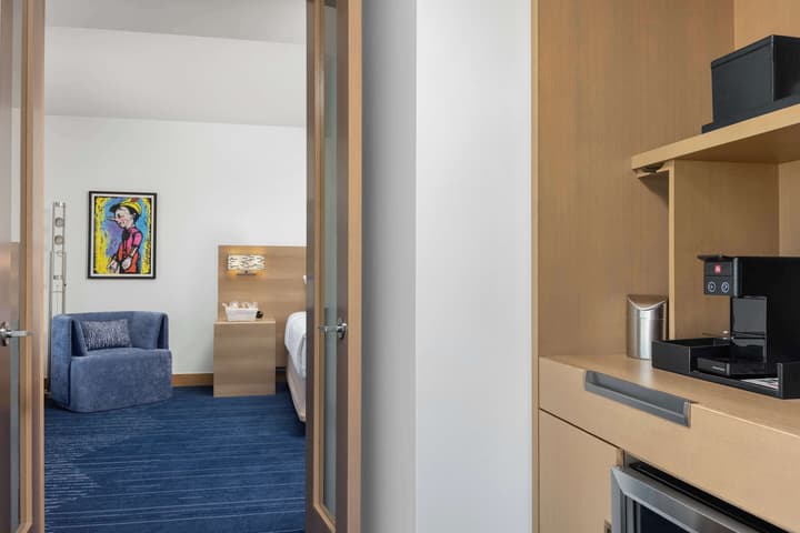 The Art Hotel Denver, Curio Collection by Hilton