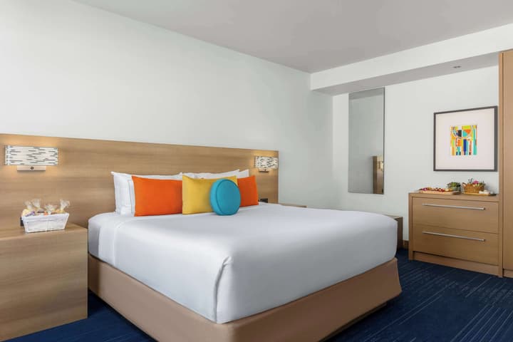 The Art Hotel Denver, Curio Collection by Hilton