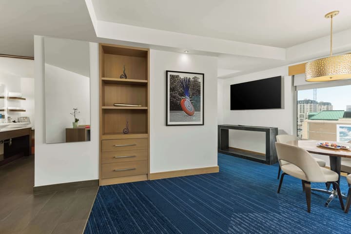 The Art Hotel Denver, Curio Collection by Hilton