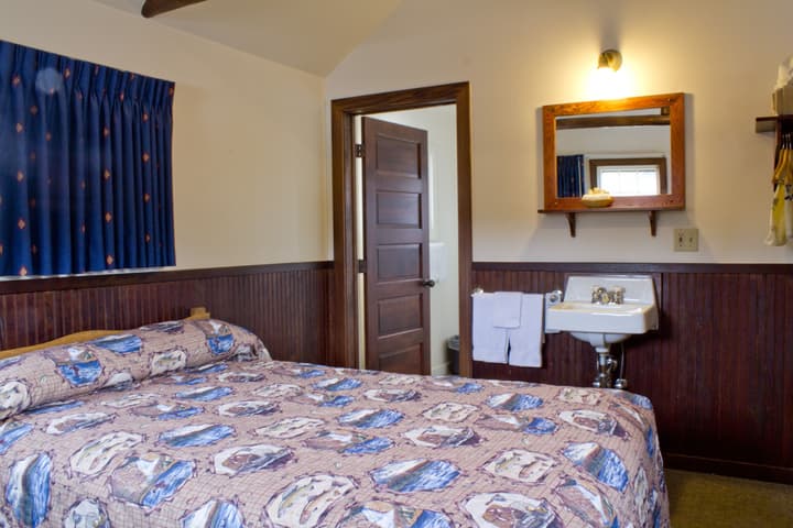 Lake Lodge Cabins - Inside the Park