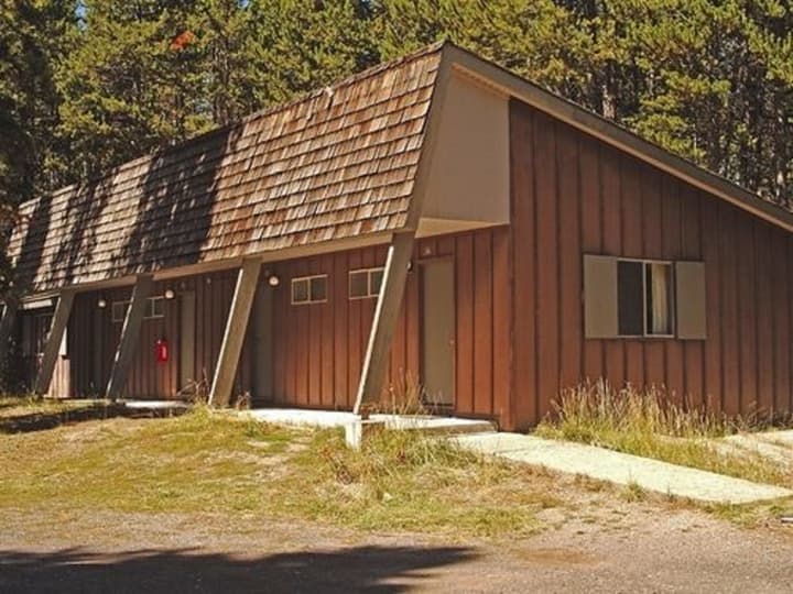 Lake Lodge Cabins - Inside the Park