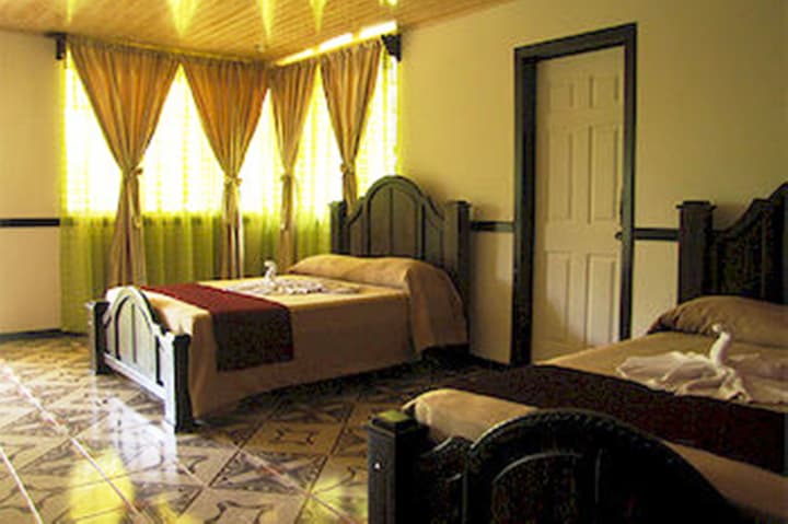Ara Ambigua Lodge