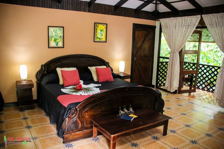 Ara Ambigua Lodge