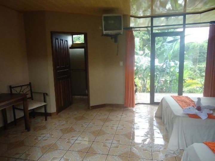 Ara Ambigua Lodge