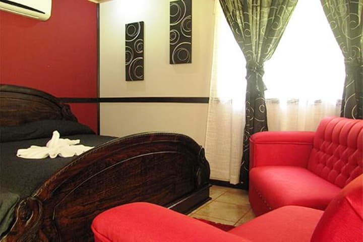 Ara Ambigua Lodge
