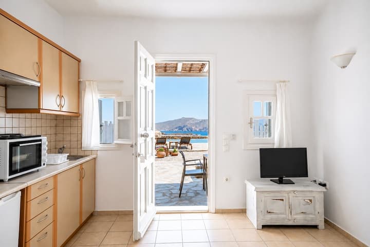 Yakinthos Residence