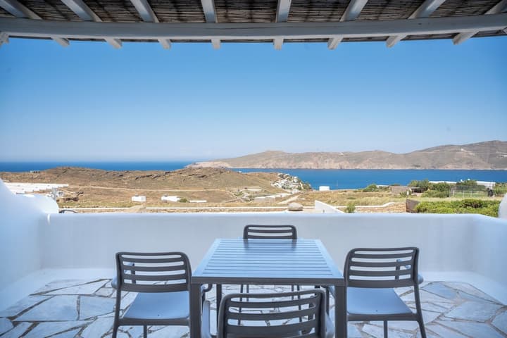 Yakinthos Residence