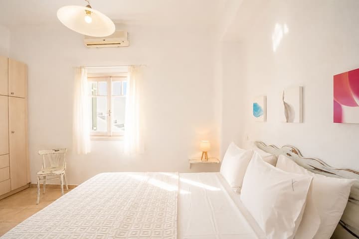 Yakinthos Residence