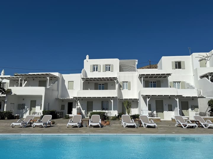 Yakinthos Residence