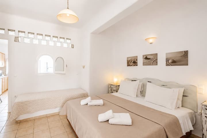Yakinthos Residence