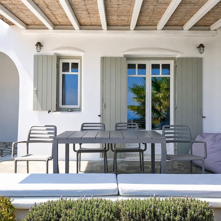 Yakinthos Residence
