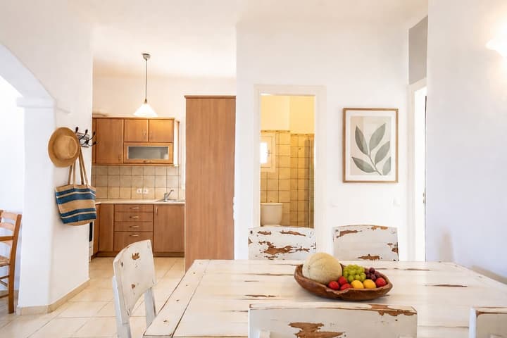 Yakinthos Residence